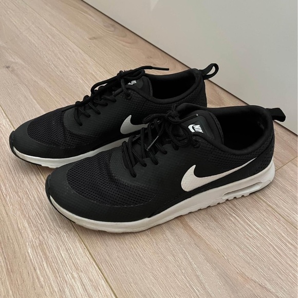 Nike Shoes - Nike air max thea